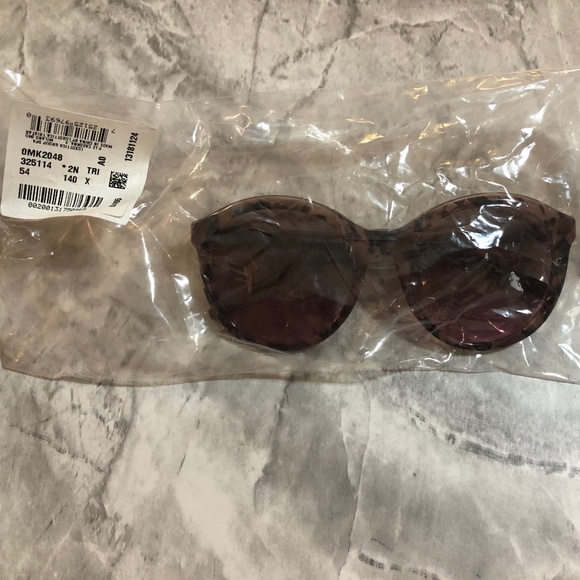 New Michael Kors 2048 (Mae) Sunglasses - Picture 3 of 5